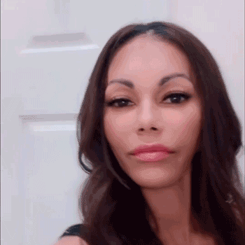 You are done!Extra tips: If line is too thin, the magnets cannot grasp onto the magnetic liner.Make sure you trim the lashes to fit the width of your eyes. If the lashes are wider than your eyes, they will lift.